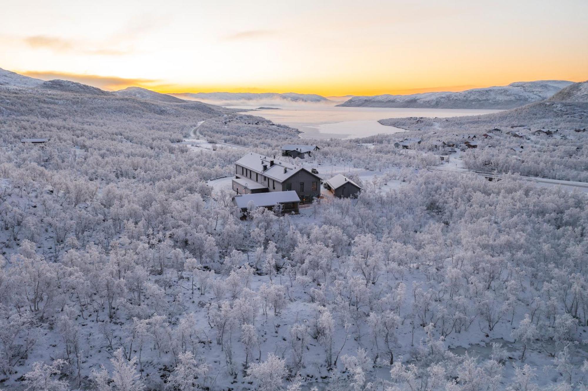 Cahkal Hotel Kilpisjärvi Buitenkant foto